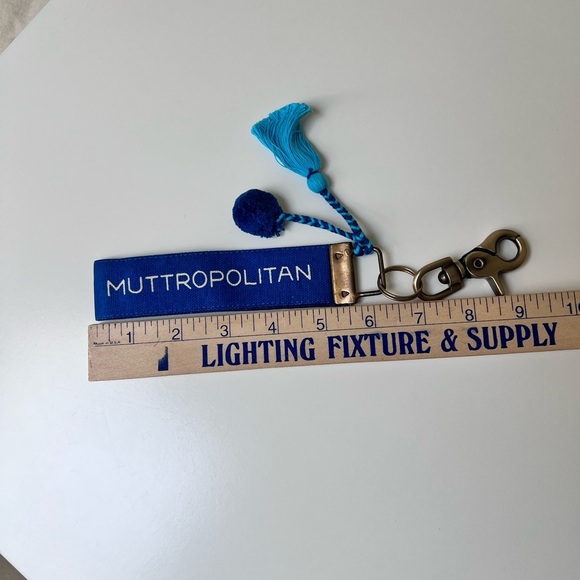 Dog lover keychain. ‘Muttropolitan.’ Antique brass clip. Pompoms. - Picture 3 of 4